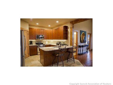 Kitchen. Granite counter tops through out.