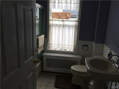 4329 Worman Ln, Whitehall, PA 18052 - photo 6