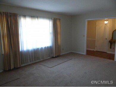 7 Holly Hill Ct, Asheville, NC 28806 - photo 3