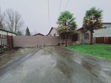 914 SW Laurel St, Grants Pass, OR 97526 - photo 4