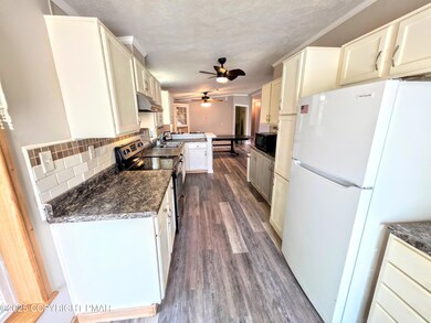 210 Avenue A, Palmerton, PA 18071 - photo 4