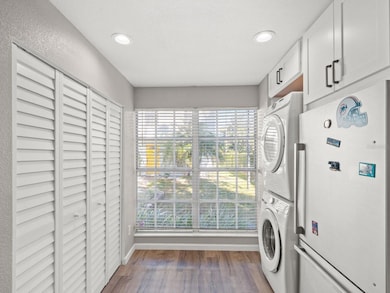 1722 Mill Run Cir, Tampa, FL 33613 - photo 6