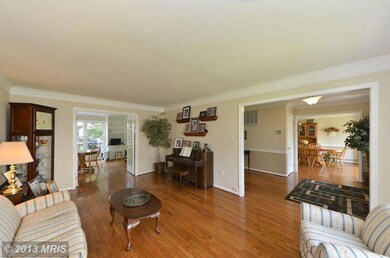 2109 Woodford Rd, Vienna, VA 22182 - photo 7