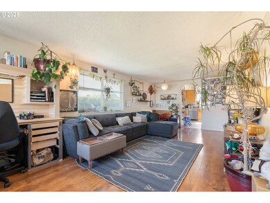 3211 S E Ct, Springfield, OR 97478 - photo 4