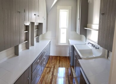 32 Hevey St unit 3, Manchester, NH 03102 - photo 4