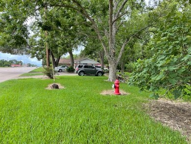 1034 W Highway 6, Alvin, TX 77511 - photo 4