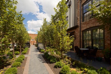 6th Street Mews courtyard