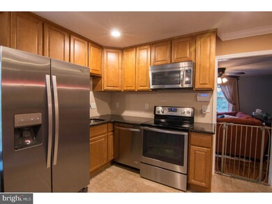 43 Yellowood Dr, Levittown, PA 19057 - photo 4