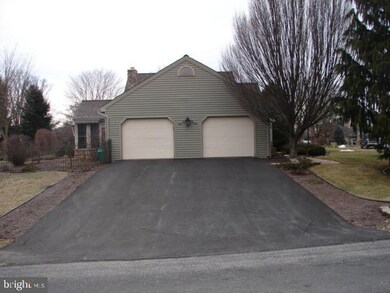 2109 Independence Dr, Chambersburg, PA 17201 - photo 2