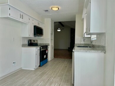 1705 Parkcrest St, Alvin, TX 77511 - photo 7