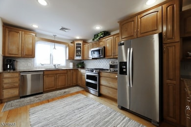 36 Monhegan St, Clifton, NJ 07013 - photo 4