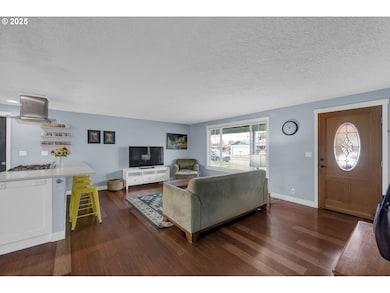 1036 Oak St, Junction City, OR 97448 - photo 5