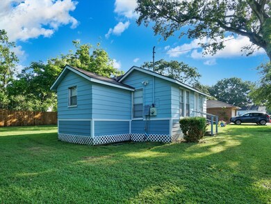 864 Ringold St, Houston, TX 77088 - photo 2