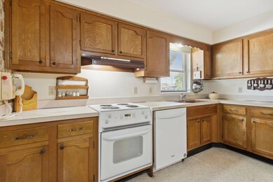 17-web-or-mls-22_971 Kings Post Rd