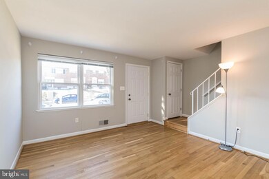 627 Charraway Rd, Baltimore, MD 21229 - photo 2