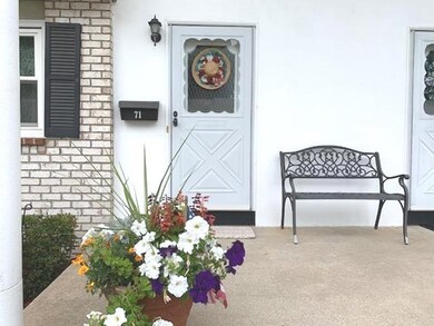 71 Yorktown Ct unit 71, Chicopee, MA 01020 - photo 2