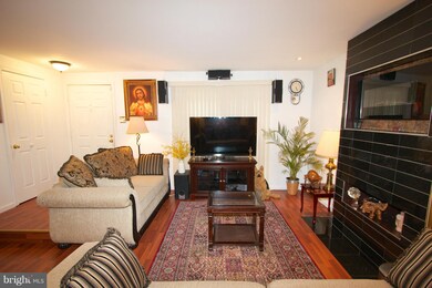 3942 Angelton Ct, Burtonsville, MD 20866 - photo 7