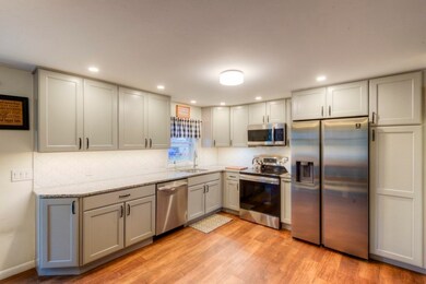 678 Pendleton Ave, Chicopee, MA 01020 - photo 4