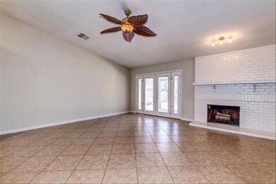 7.   7_Family room 2