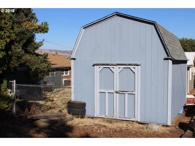 814 E 14th St, the Dalles, OR 97058 - photo 5