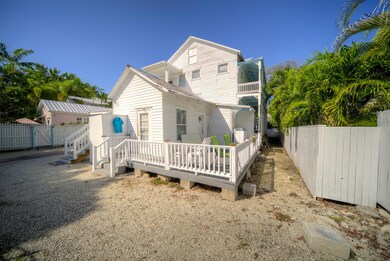 7-724 Olivia St-04