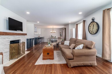 814 WINDSOR COURT 2 (c)--2