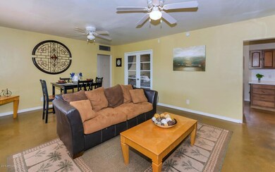 1806 N 18th Pl-large-005-13-Main Living
