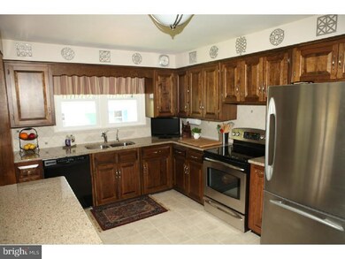 336 E Walnut St, Reading, PA 19607 - photo 6