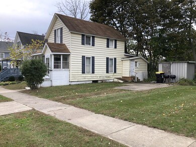 606 maple st - side yard