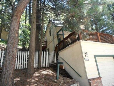 stairs leading to front door from front.