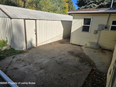 411 5th Ave NW, Mandan, ND 58554 - photo 7