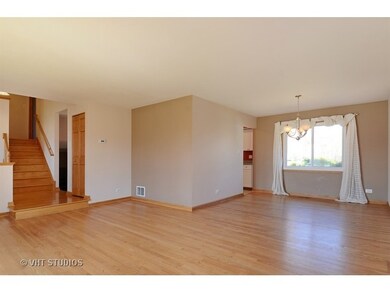 1457 Huntleigh Ct, Wheaton, IL 60189 - photo 3