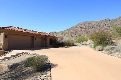 Side 3 Car Garage-Parking