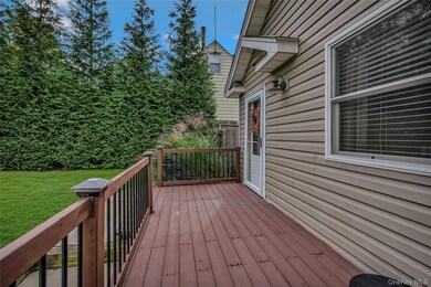 112 Magnolia Dr, Rocky Point, NY 11778 - photo 5