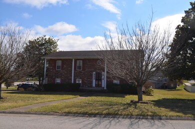 623 Buckner Dr, Frankfort, KY 40601 - photo 2