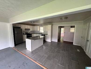 802 Wana Ave, Weaver, AL 36277 - photo 3