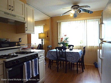 61 Ashley Ln, Staten Island, NY 10309 - photo 4