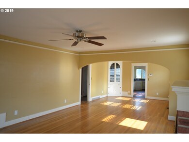 607 E 9th St, the Dalles, OR 97058 - photo 7