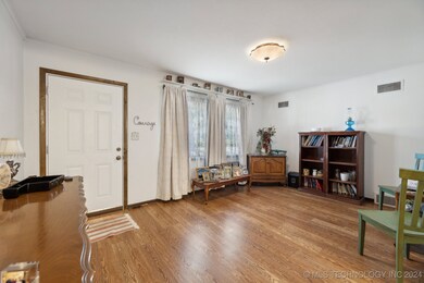 511 S Wilson Ave, Cushing, OK 74023 - photo 4