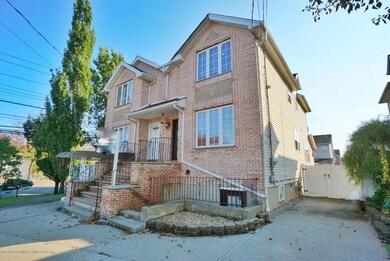 10 Sharrotts Rd, Staten Island, NY 10309 - photo 2