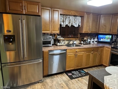 129 Maplewood Ave, Clifton, NJ 07013 - photo 5