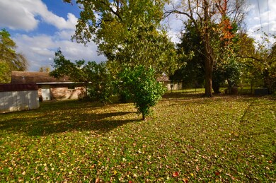 8831 Brackley Ln, Houston, TX 77088 - photo 6