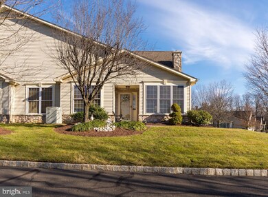 513 Poppy Ct unit V212, Langhorne, PA 19047 - photo 2