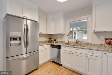 15807 Plainview Ln, Bowie, MD 20716 - photo 2