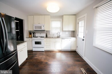 437 10th Ave, Lindenwold, NJ 08021 - photo 7