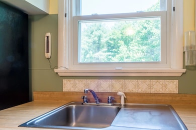 14-Kitchen (5 of 6)