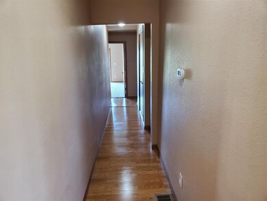 314 Maple St, Center Point, IA 52213 - photo 6