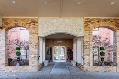 5800 Coach Gate Wynde unit 319C, Louisville, KY 40207 - photo 3