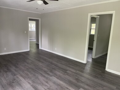 204 Parkview Dr, McMinnville, TN 37110 - photo 3