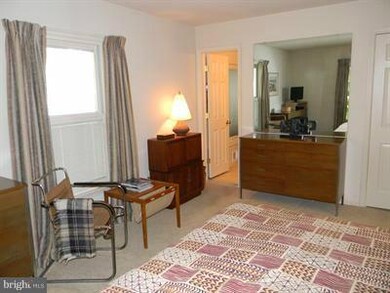 9417 Copenhaver Dr, Potomac, MD 20854 - photo 2